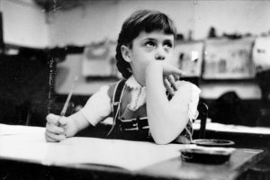 Stanley_Kubrick_-_girl_in_classroom_cph.3d02345