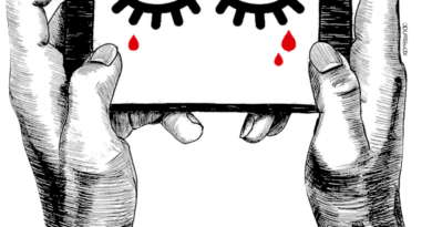 Dibujo, dos manos sostienen un teléfono móvil en el que se ven dos ojos llorando lagrimas de sangre